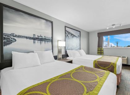 Super 8 by Wyndham Saskatoon Near Saskatoon Airport