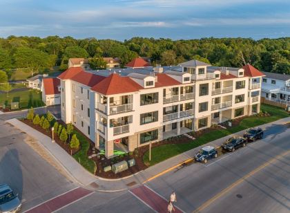 Top Floor Luxury Unit Downtown Sister Bay Marina and Water Views!