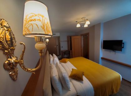 Albanopolis Hotel