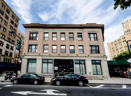 Q4 ホテル&ホステル