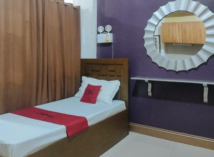 RedDoorz Near Colgante Bridge Naga City
