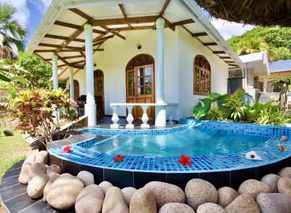 La Petite Maison and Sea Splash