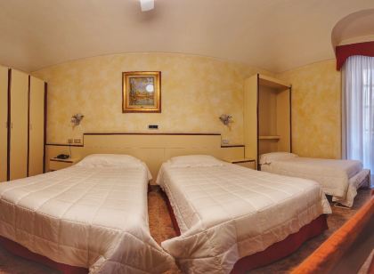 Le Petit Hotel