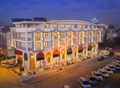 The Sansa Hotel & Spa