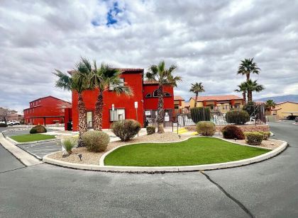 Full amenities in kitchen, bathroom and bedrooms with gym, Pool and Hot Tub