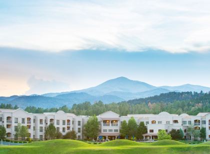 Mcm Elegante Lodge & Resorts