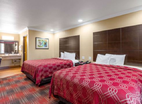 Econo Lodge Inn & Suites Escondido Downtown