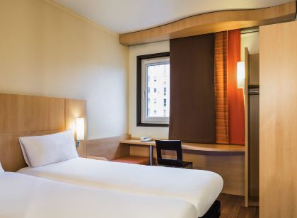 Hôtel ibis Paris Pont de Suresnes