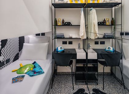 Wom Beach Pod Hotel