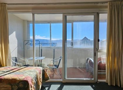 Apartment 19, Lakeview Plaza Motel