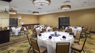 holiday-inn-express-and-suites-denver-airport-an-ihg-hotel