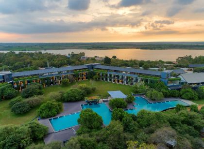 DoubleTree by Hilton Weerawila Rajawarna Resort