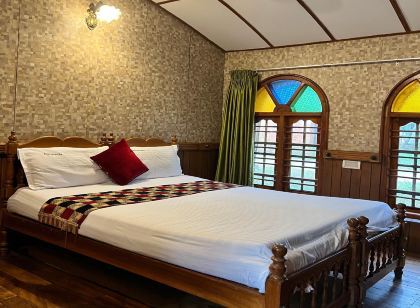 Indraprastham Houseboat