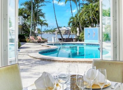 The Pillars Hotel & Club