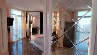 rock-hotel-first-line