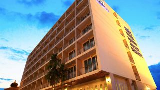 b2-premier-hotel-and-resort