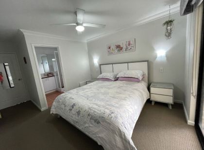 Villa, free fast WIFI, 150m to beach, quiet, fenced, 2 car undercover parking