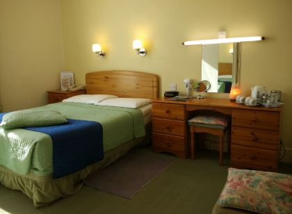 River Hotel