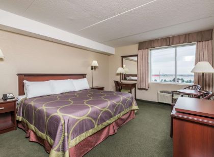 Super 8 by Wyndham Mississauga