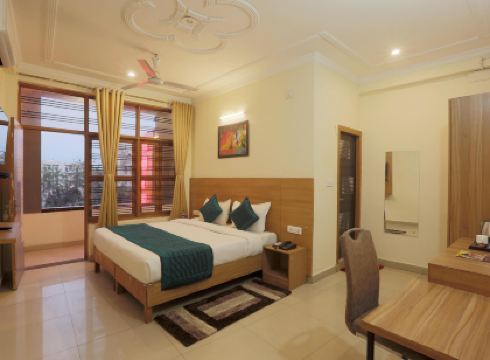 Hotel Lemon Suites & Banquet Noida Sector 62