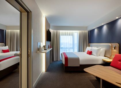 Holiday Inn Express And Suites Reims Rives De Vesle