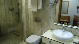 golden-lounge-hotel