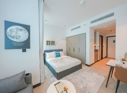 Urban Skyline City Comfort Studio