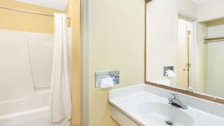 days-inn-and-suites-by-wyndham-kalamazoo