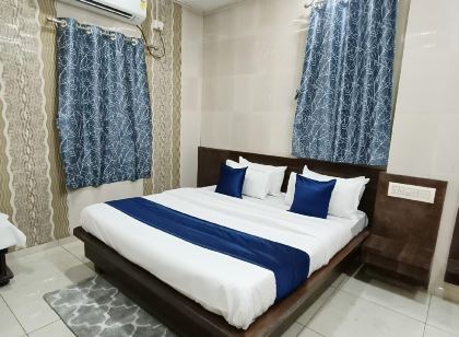 Hotel Shree Nath - 200 Meters from Dwarkadhish Temple