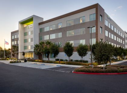 薩克拉門託機場源宿飯店