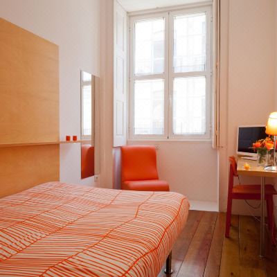 Traditional Double Room With Shared Bathroom Traditional Double Room With Shared Bathroom Porto Lounge Hostel & Guesthouse Promo Code