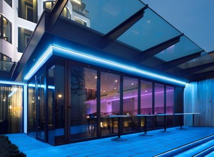 Seven Hotel