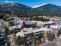 whistler-blackcomb-vr-at-town-plaza