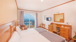 gillieru-harbour-hotel