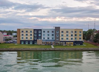 Fairfield Inn & Suites Port Clinton Waterfront