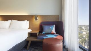 holiday-inn-express-sydney-airport-an-ihg-hotel