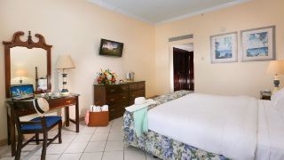 breezes-resort-and-spa-all-inclusive-bahamas
