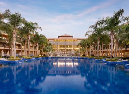 Dusit Thani LakeView Cairo