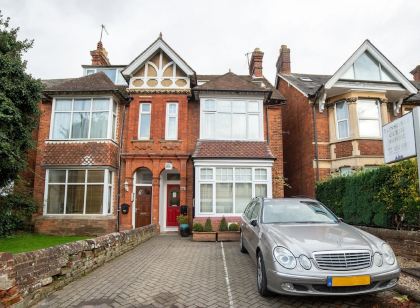 OYO Lonsdale Guest House