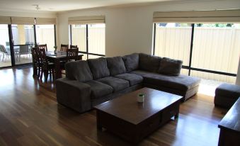 Southern River Family Accommodation. Free WiFi