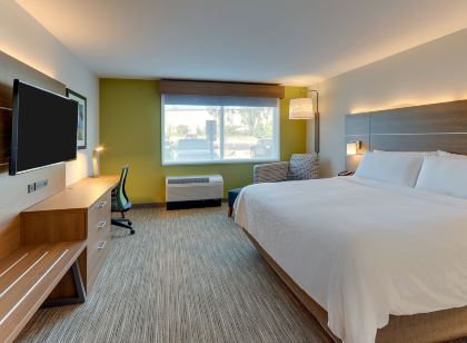 Holiday Inn Express & Suites Roanoke – Civic Center
