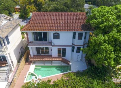 "Casa del Siesta" Mediterranean Luxury by the Beach — Pool, Spa & Private Dock