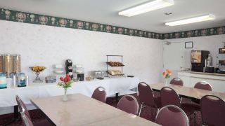 super-8-by-wyndham-west-kelowna-bc