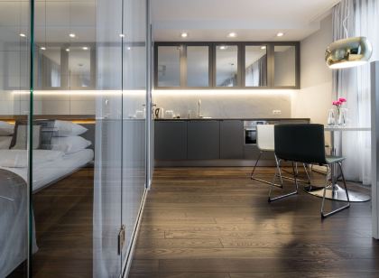Glossy Apart W21