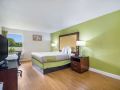 econo-lodge-airport-near-billy-graham-parkway