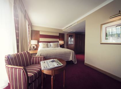 Carlton George Hotel