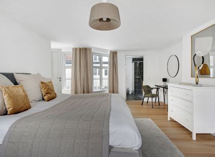 Regent 7 - Large 3 Bdr Apt with Balcony in City Centre