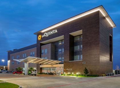 La Quinta Inn & Suites by Wyndham Plano Legacy Frisco