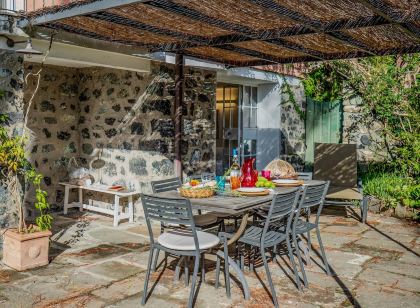 La Pavona Luxury Villa with Garden and Parking