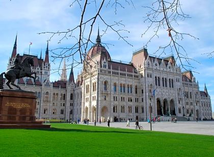 Anabelle Bed and Budapest